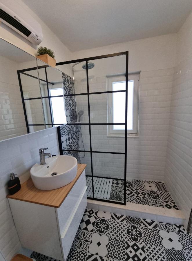 Apartment Mastrinka By The Sea -10M Trogir Buitenkant foto